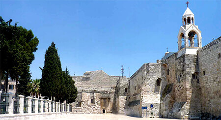 Вид на здание Храма